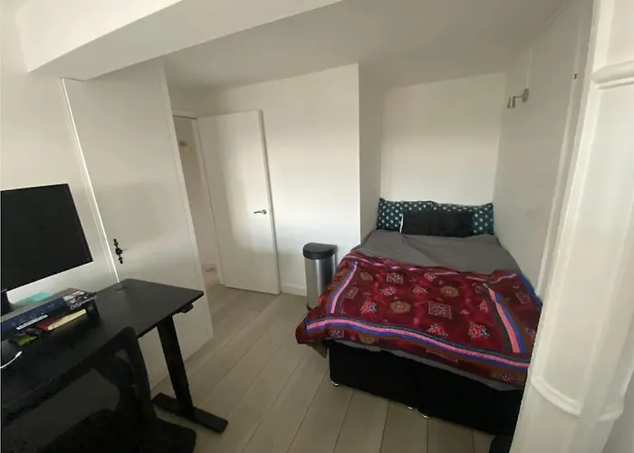 Luxury Artistic 2 Bedroom W/Balcony-Great Location Central London